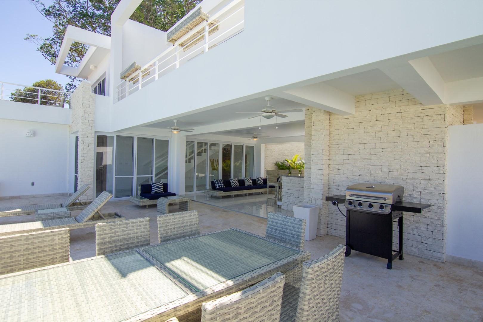 Villa Seashell – Modern 3-Bedroom Luxury Villa