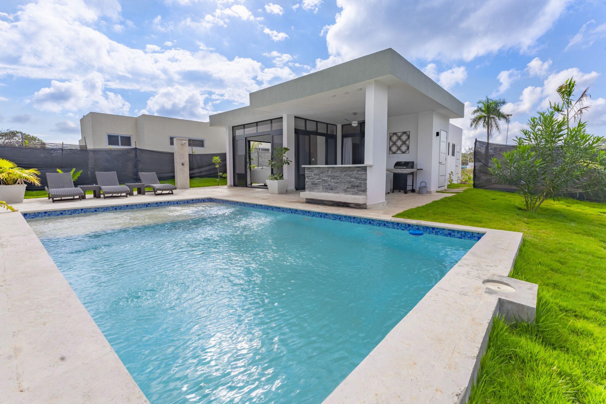 Villa Sunset – 2-Bedroom, 2.5-Bath Modern Tropical Home