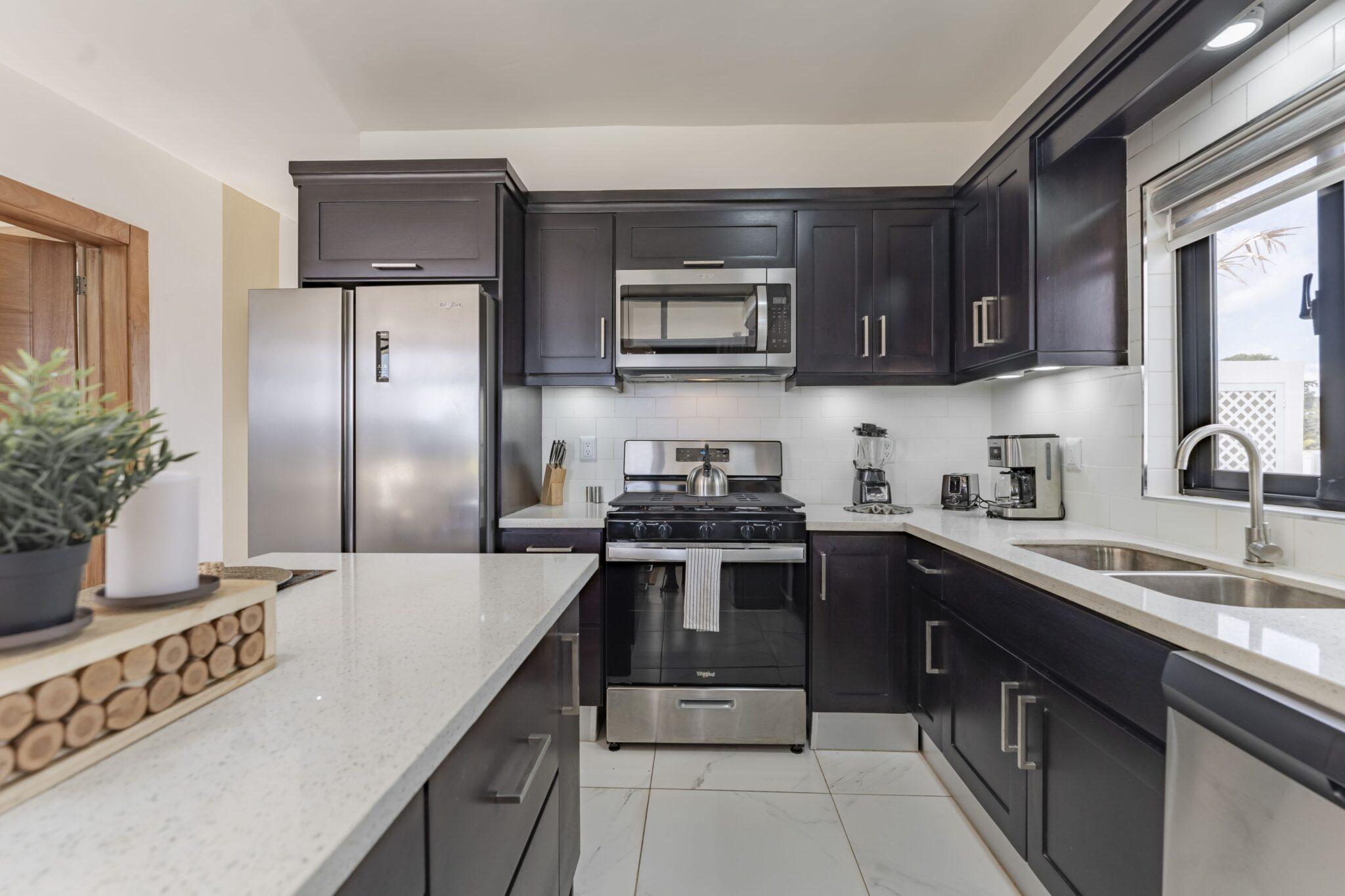 Villa Sunset – 2-Bedroom, 2.5-Bath Modern Tropical Home