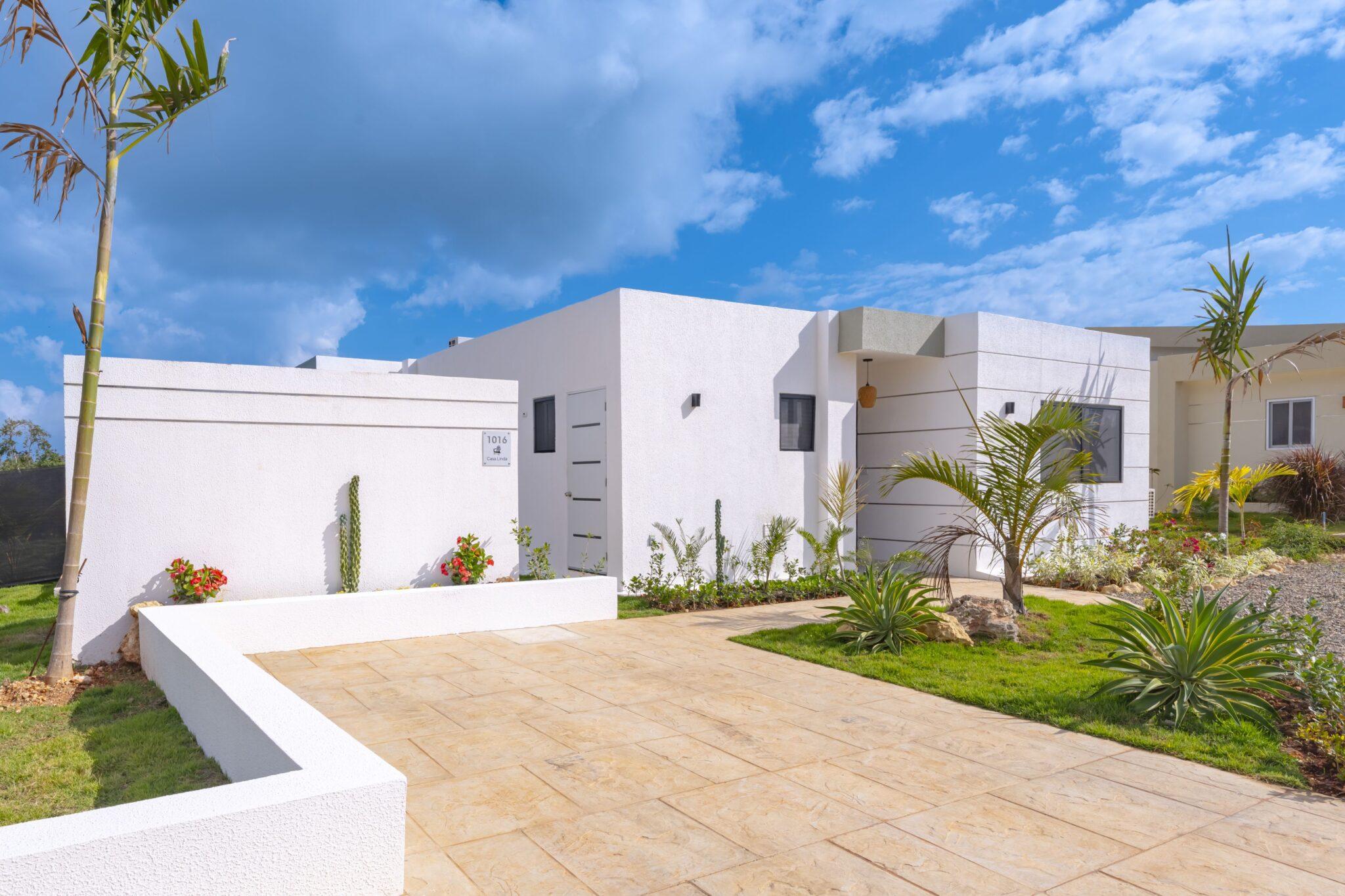 Villa Sunset – 2-Bedroom, 2.5-Bath Modern Tropical Home