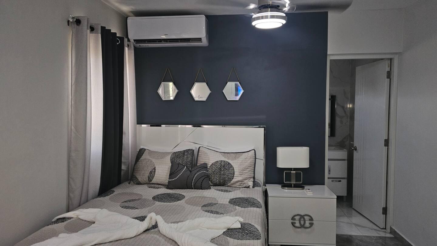 Modern 2BR Apartment with Balcony – Los Castillos