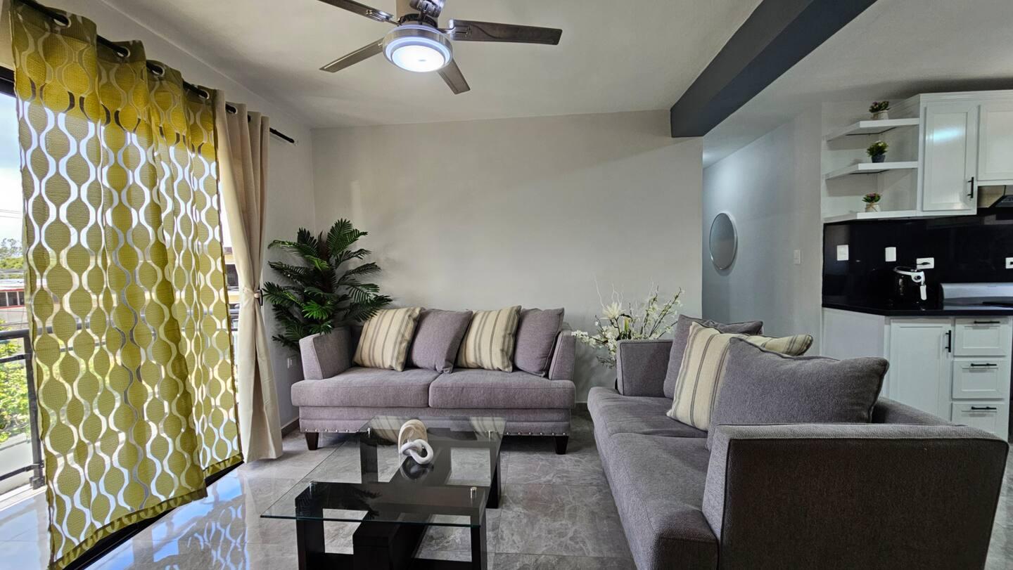 Modern 2BR Apartment with Balcony – Los Castillos