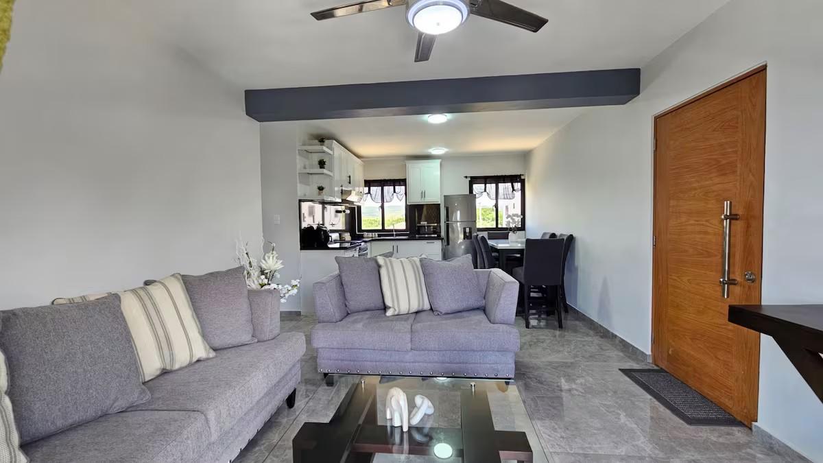 Modern 2BR Apartment with Balcony – Los Castillos