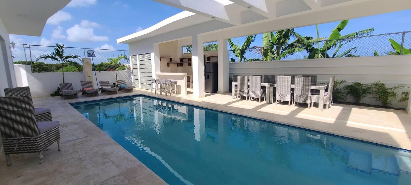 Caribbean Bliss – 10Bed w/ Olympic Pool