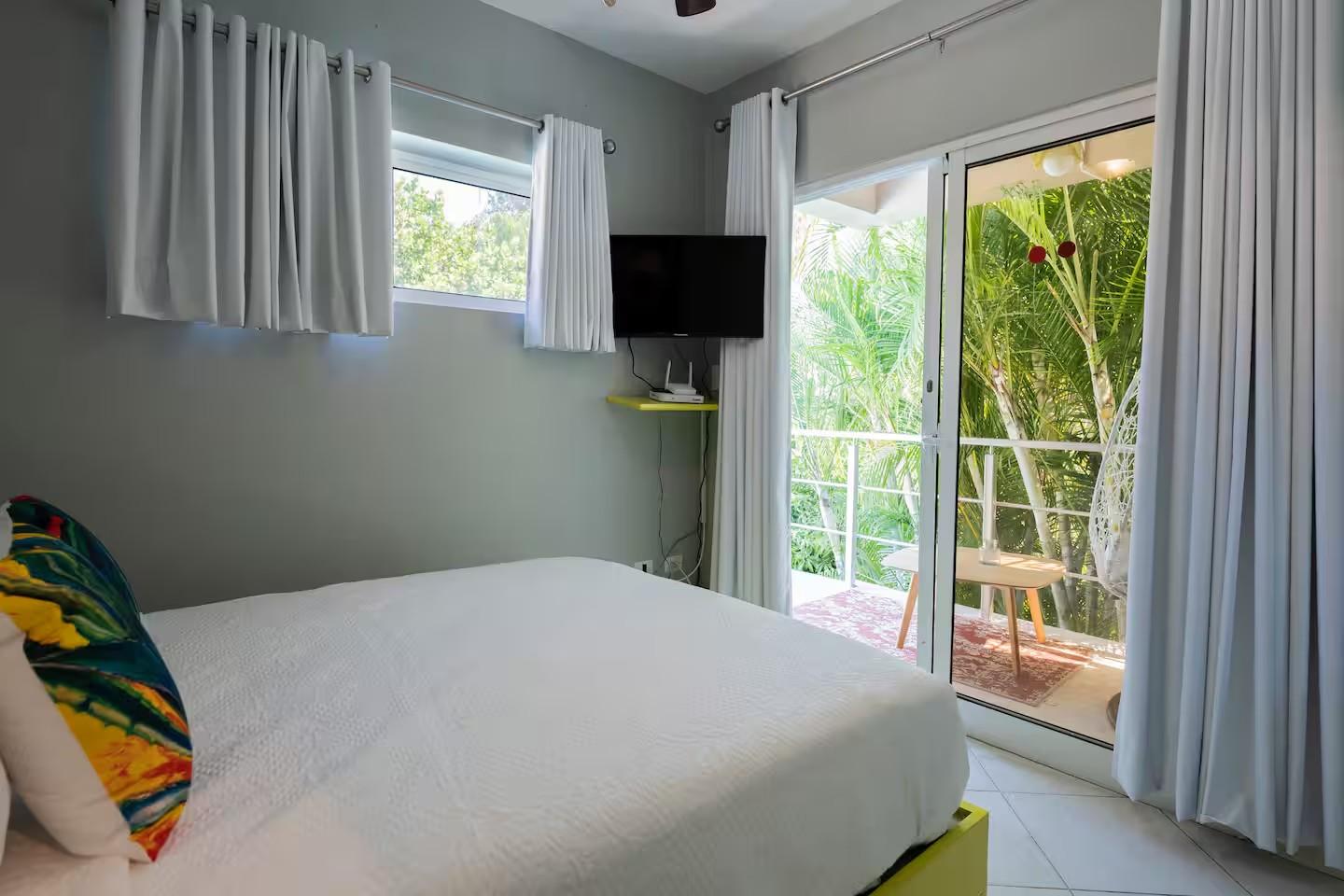 4BR Sosua Villa w/ Bar, Pool & Lounge Areas