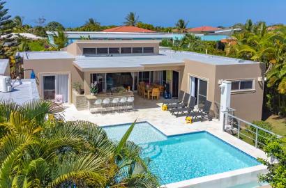 4BR Sosua Villa w/ Bar, Pool & Lounge Areas