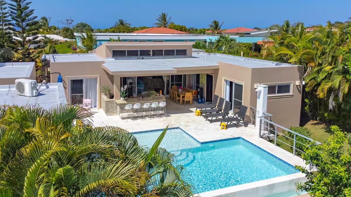 4BR Sosua Villa w/ Bar, Pool & Lounge Areas