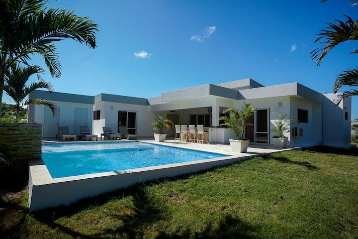 3-Bedroom Villa with Private Pool in Casa Linda