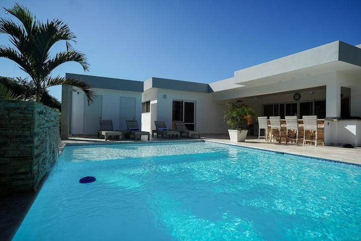 3-Bedroom Villa with Private Pool in Casa Linda