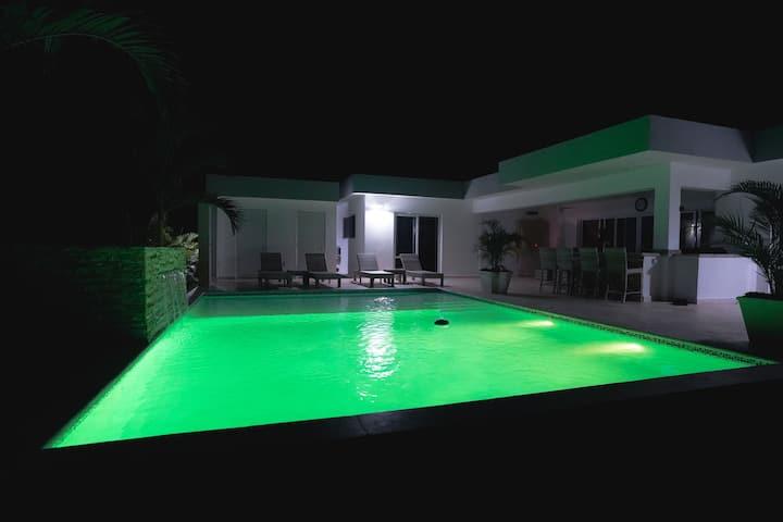3-Bedroom Villa with Private Pool in Casa Linda