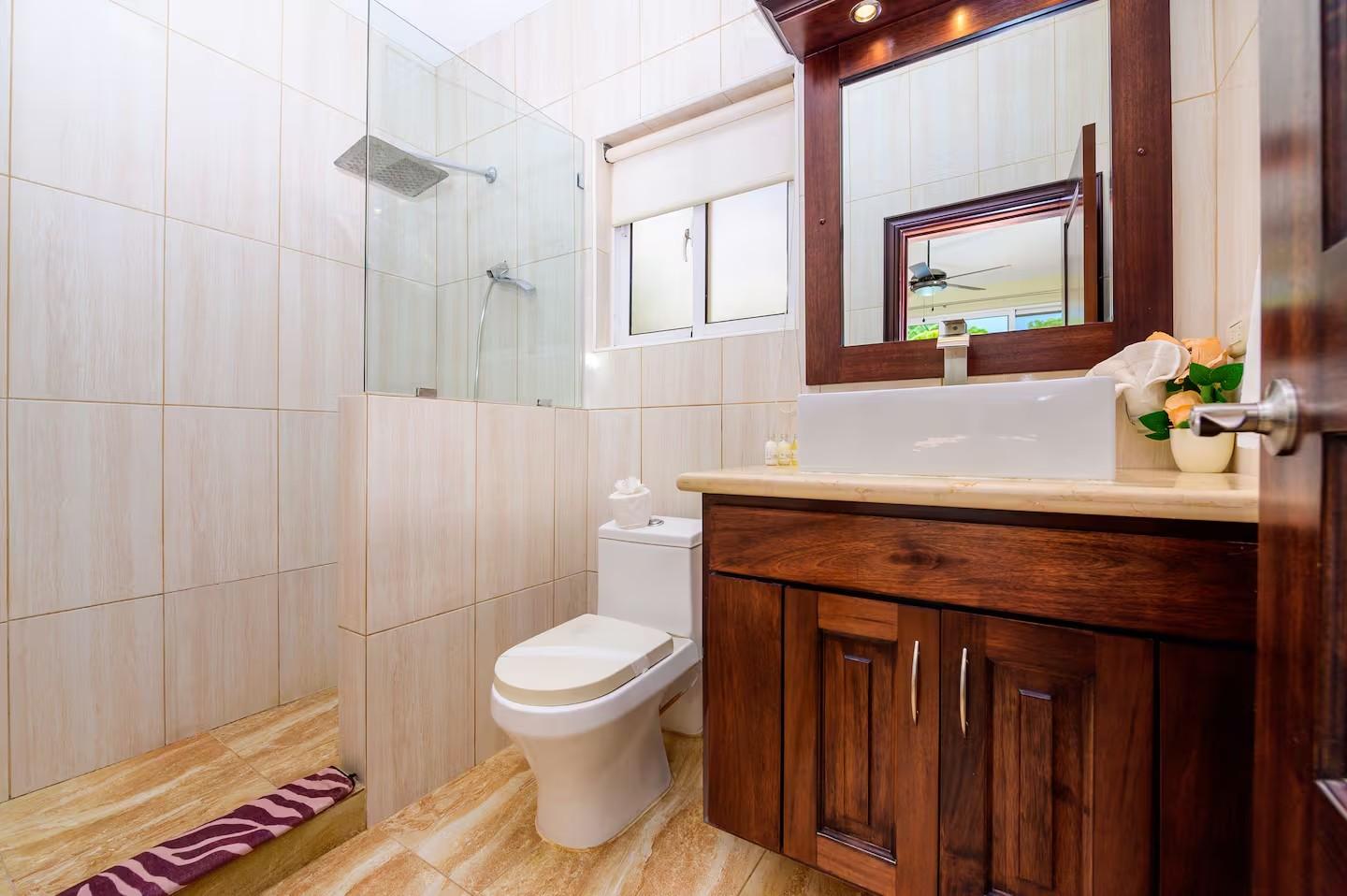 Casa Linda 2BR Contemporary Villa w/ Private Pool & Bar