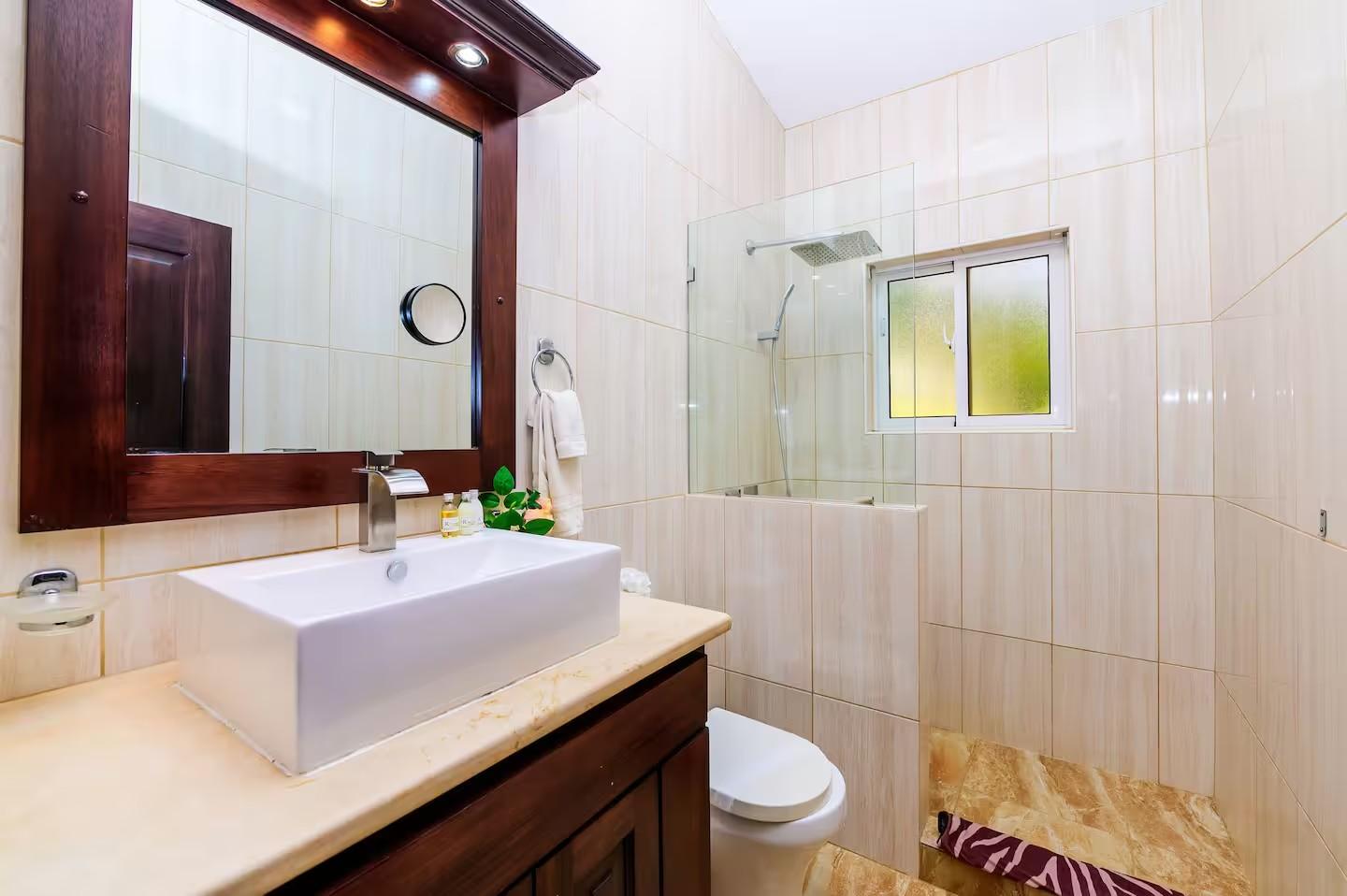 Casa Linda 2BR Contemporary Villa w/ Private Pool & Bar