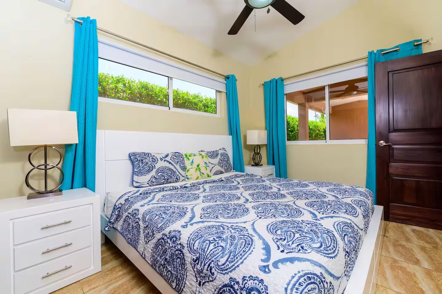 Casa Linda 2BR Contemporary Villa w/ Private Pool & Bar