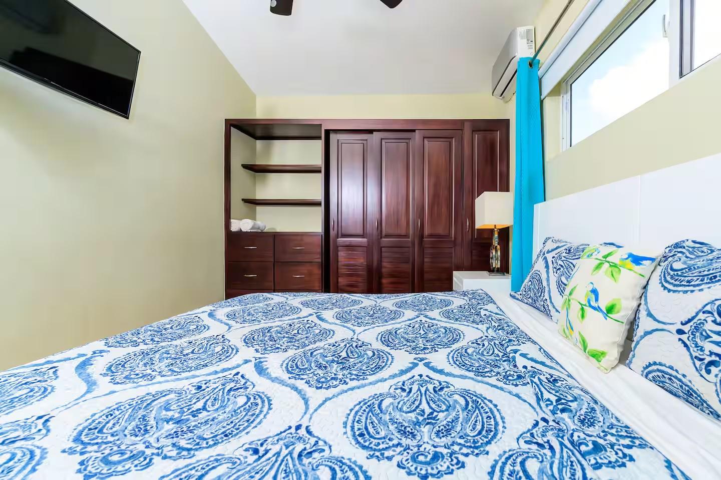 Casa Linda 2BR Contemporary Villa w/ Private Pool & Bar