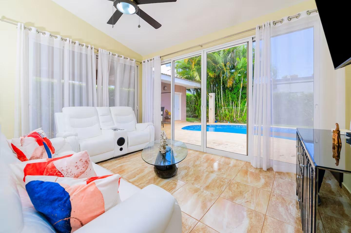 Casa Linda 2BR Contemporary Villa w/ Private Pool & Bar