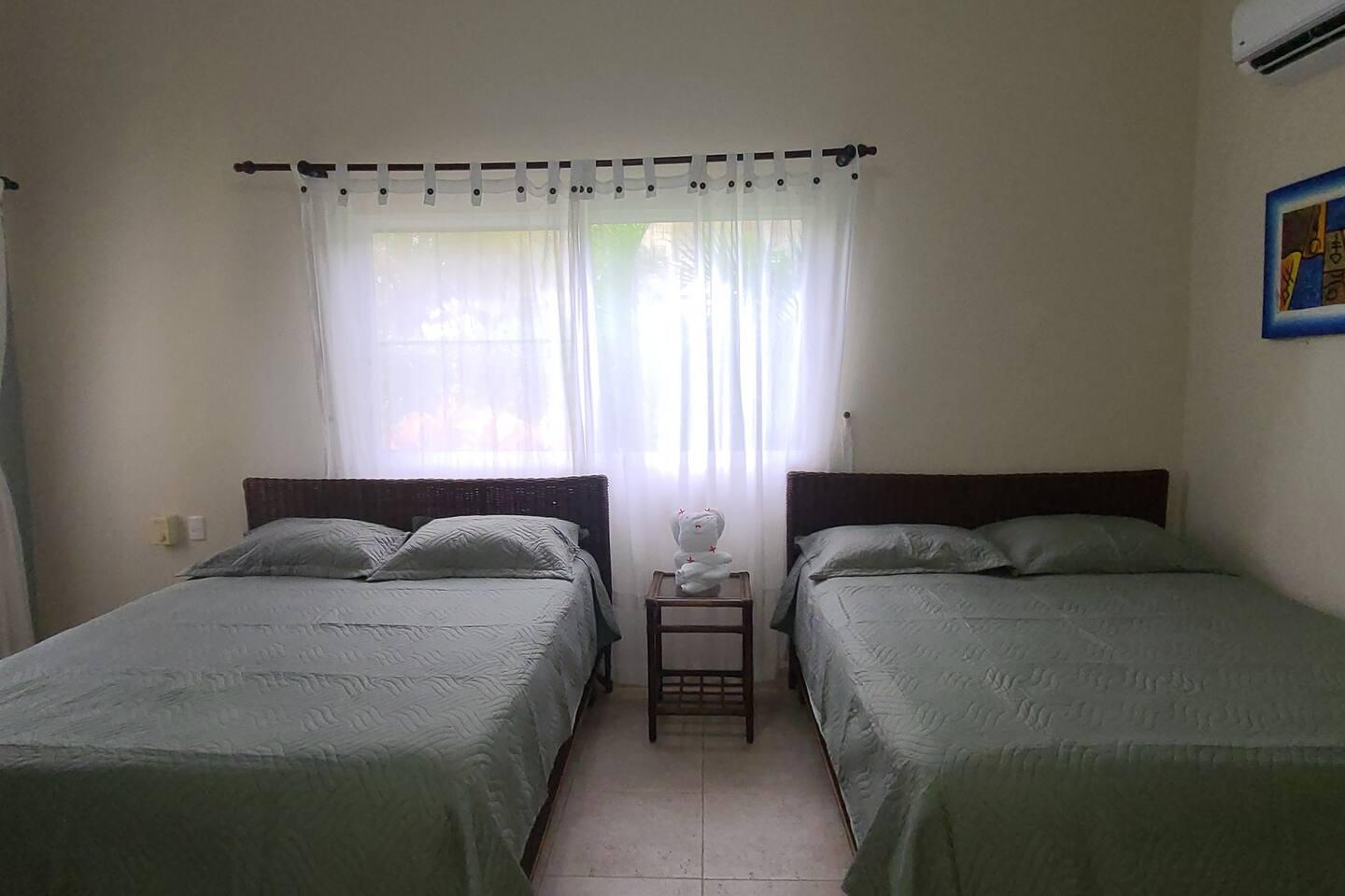 Villa Hermosa – Spacious 4BR Pool Villa Walkable to Downtown