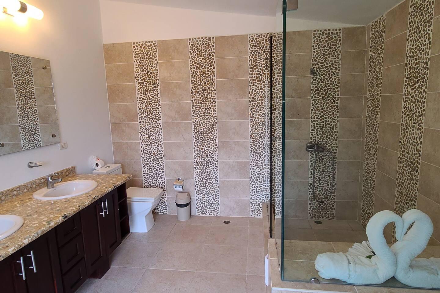 Villa Hermosa – Spacious 4BR Pool Villa Walkable to Downtown