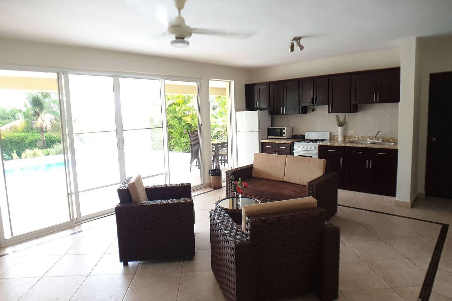 Villa Hermosa – Spacious 4BR Pool Villa Walkable to Downtown