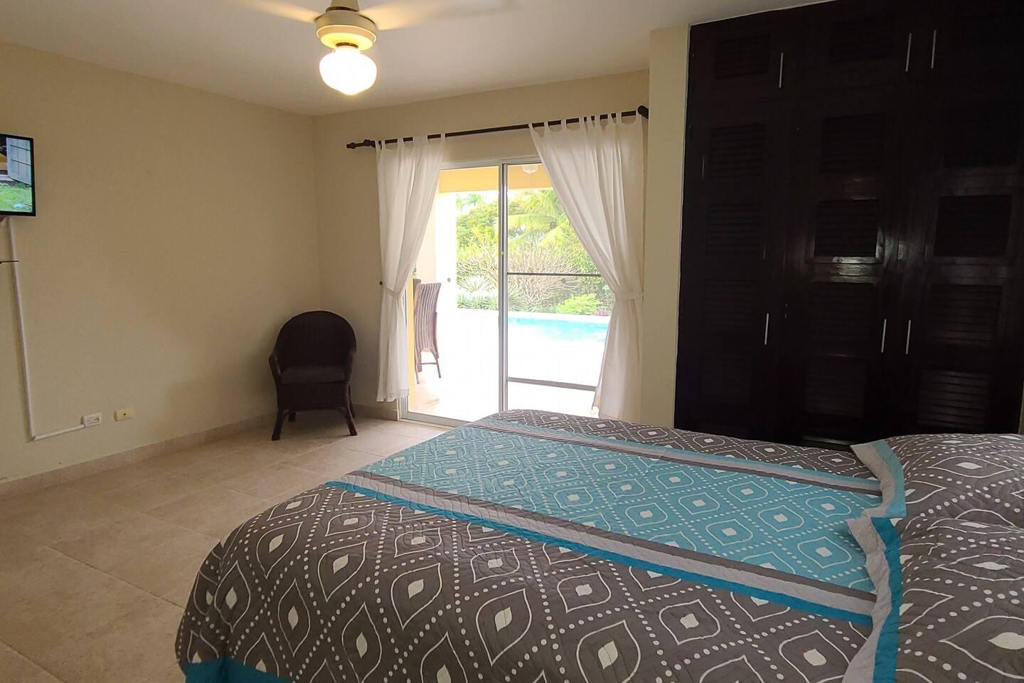 Villa Hermosa – Spacious 4BR Pool Villa Walkable to Downtown