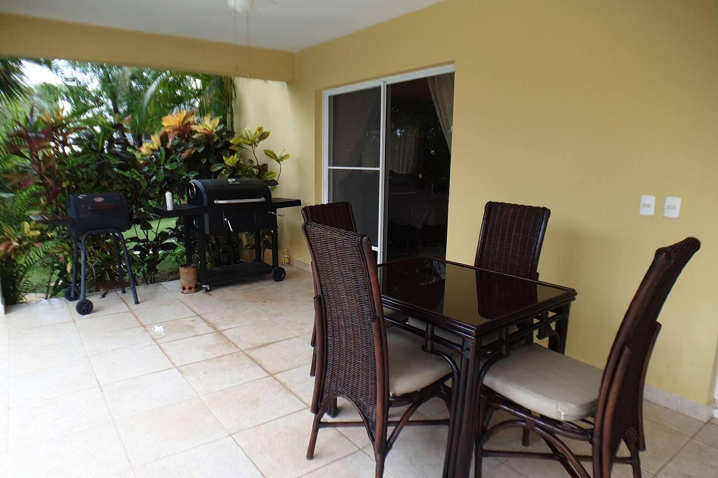 Villa Hermosa – Spacious 4BR Pool Villa Walkable to Downtown