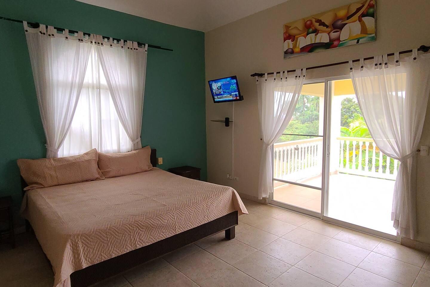 Villa Hermosa – Spacious 4BR Pool Villa Walkable to Downtown