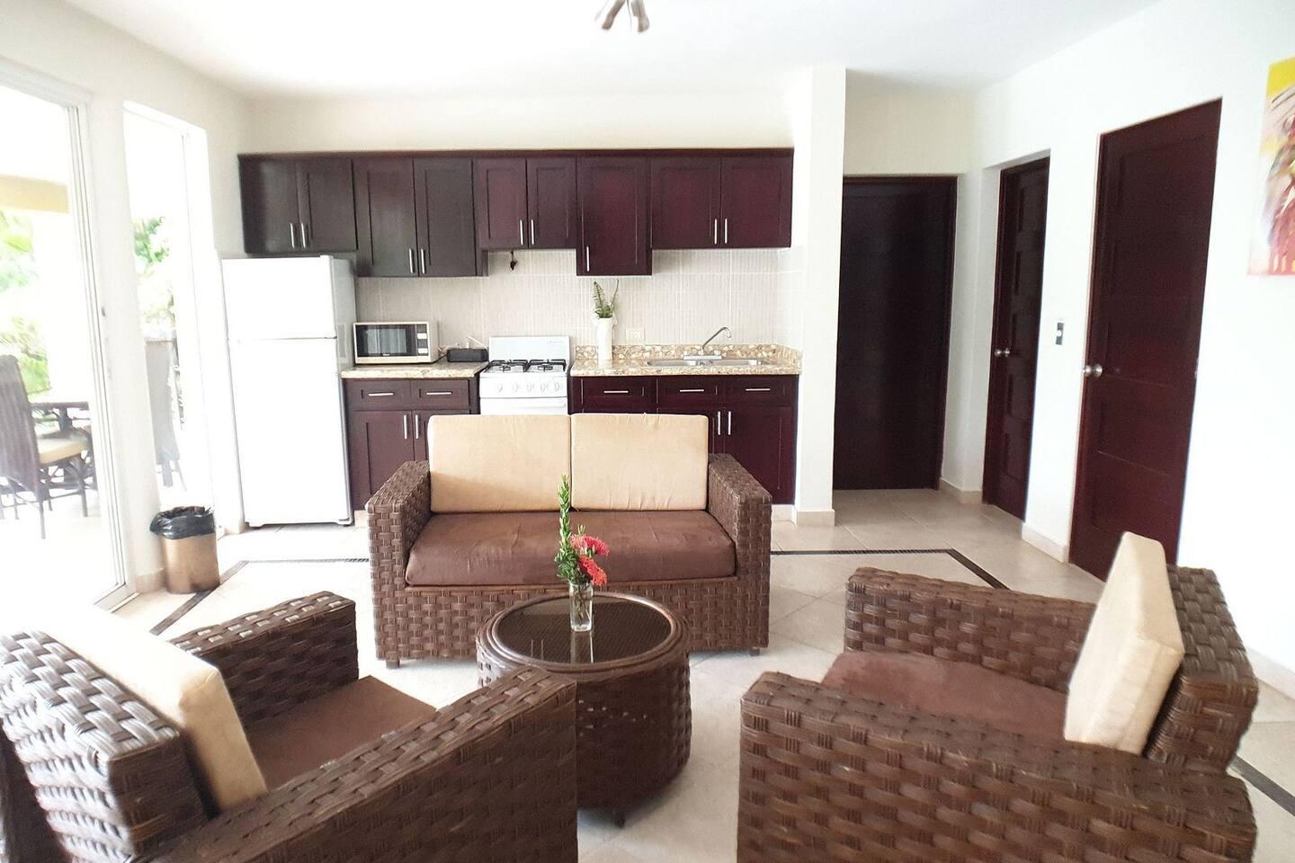 Villa Hermosa – Spacious 4BR Pool Villa Walkable to Downtown